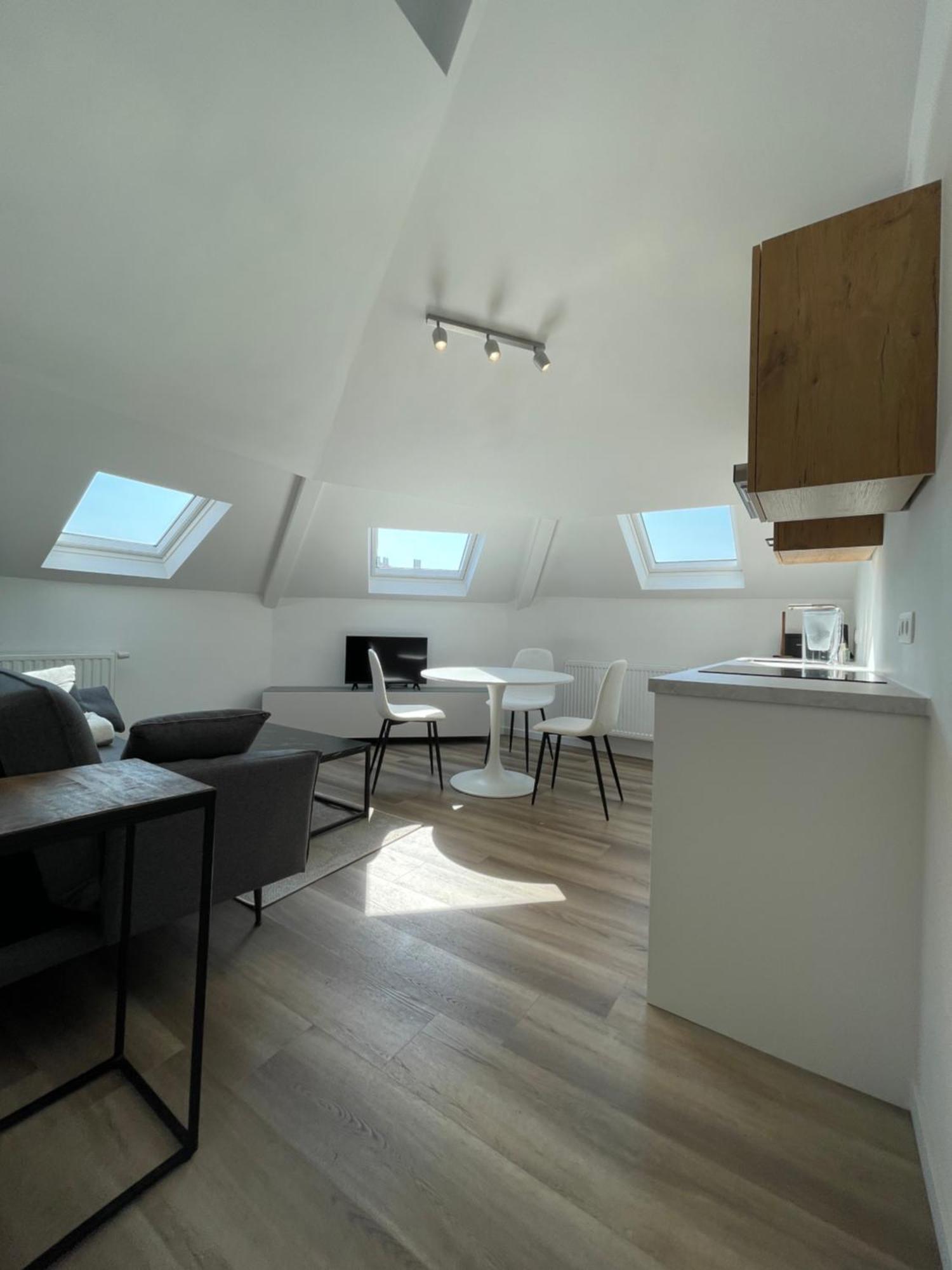 Midi Station 3 Apartment Brussels Exterior photo